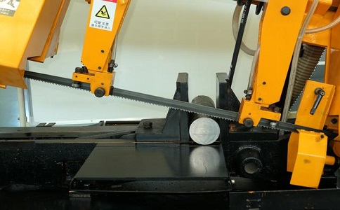 余庆数控带锯床自动送料精度会出现偏差吗？